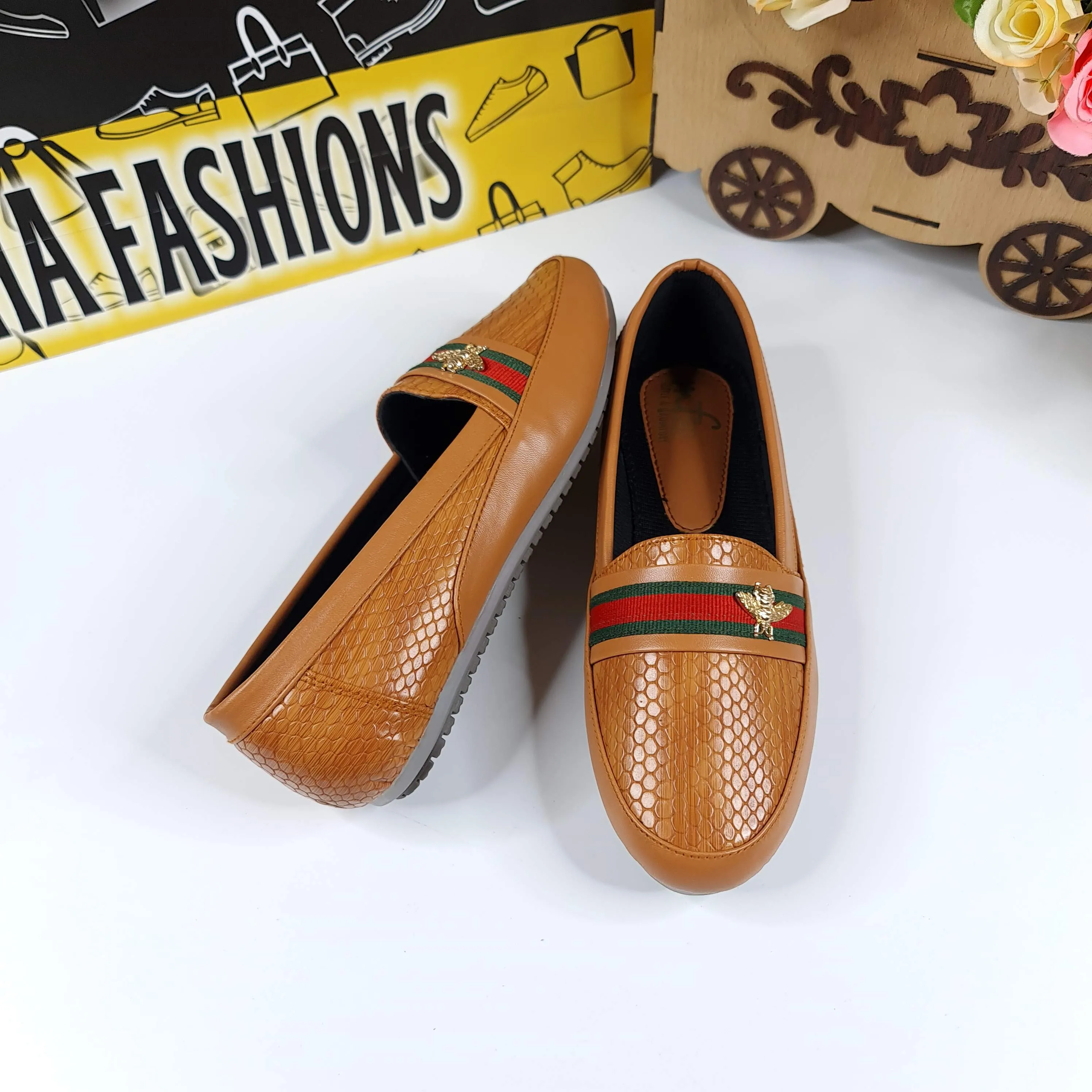 Contrast Leather Pumps