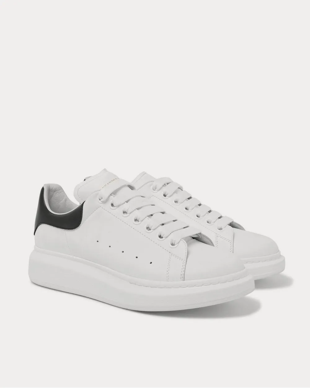 Exaggerated-Sole Leather  White low top sneakers