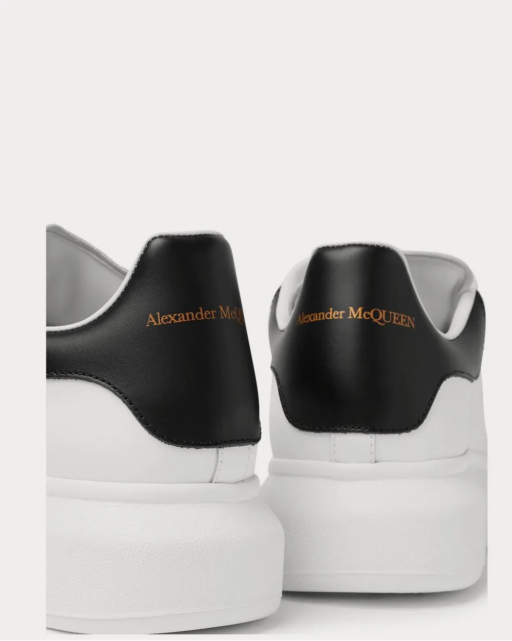 Exaggerated-Sole Leather  White low top sneakers