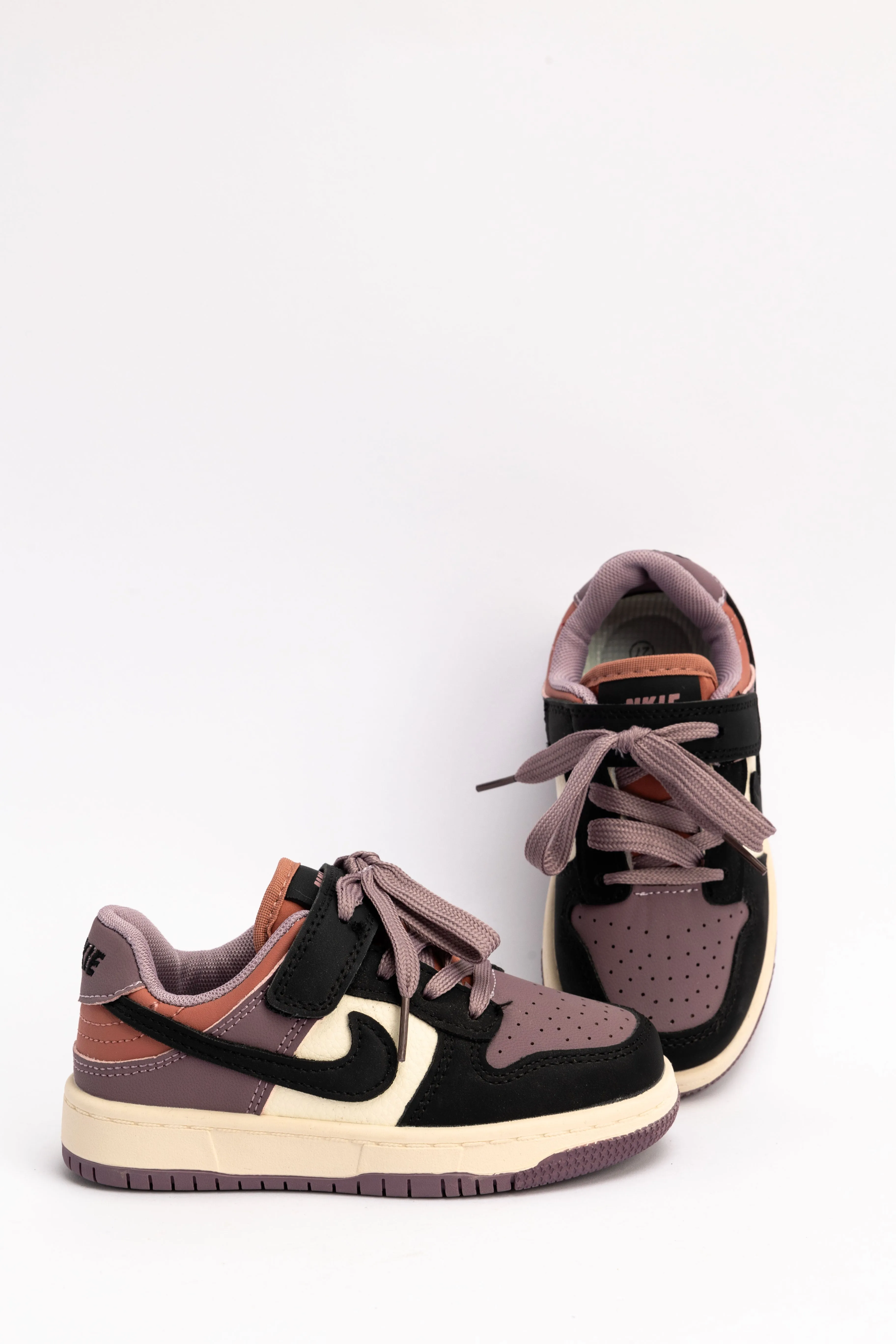 SPORTS SHOES