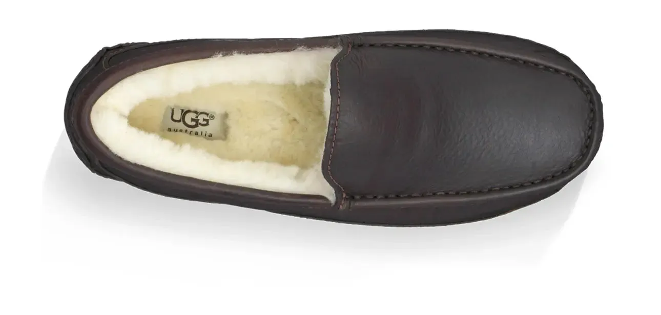 The Men’s UGG Ascot (Leather) Slipper – Timeless Style & Everyday Comfort
