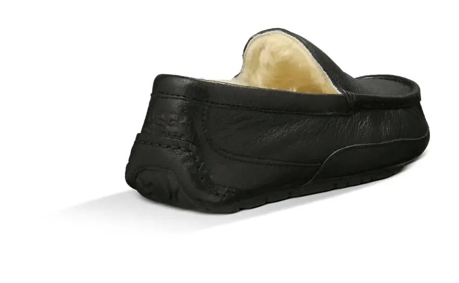 The Men’s UGG Ascot (Leather) Slipper – Timeless Style & Everyday Comfort