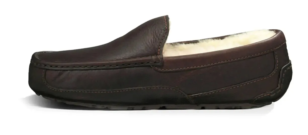 The Men’s UGG Ascot (Leather) Slipper – Timeless Style & Everyday Comfort