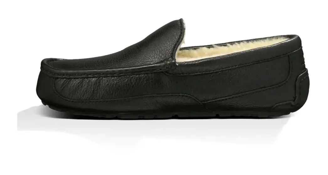 The Men’s UGG Ascot (Leather) Slipper – Timeless Style & Everyday Comfort