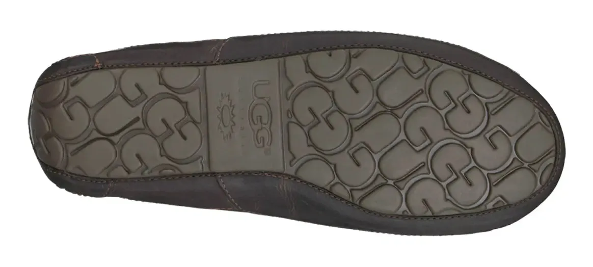 The Men’s UGG Ascot (Leather) Slipper – Timeless Style & Everyday Comfort